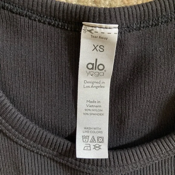 ALO Yoga Fitted Crop T-Shirt Short Sleeve - Picture 2 of 2